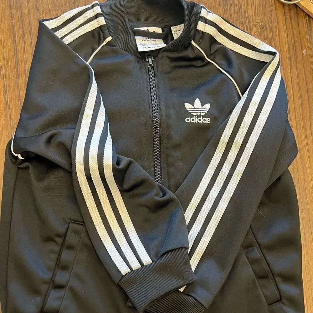 Kids ADIDAS Primegreen track jacket. Size 4T